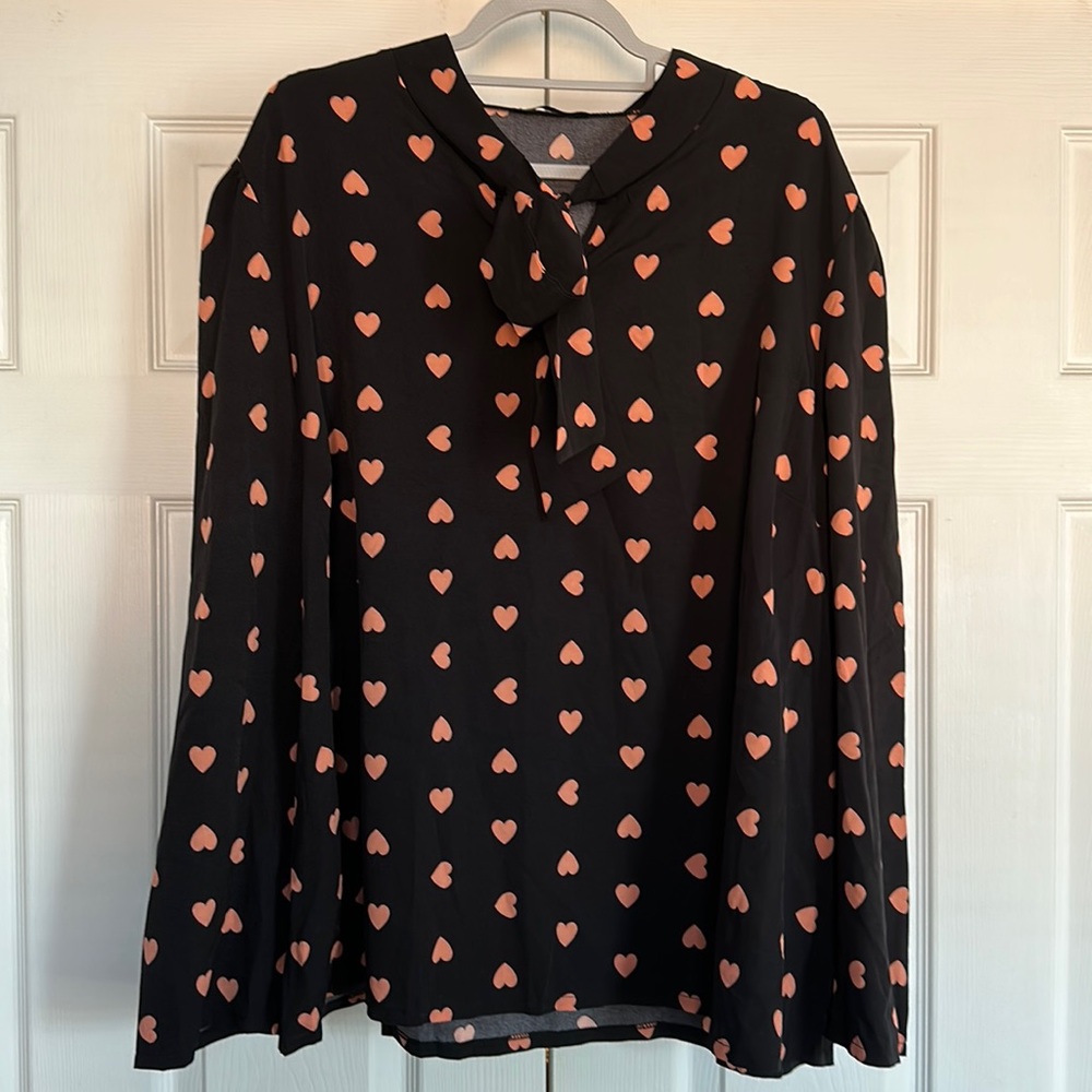 SHEIN black and pink top.